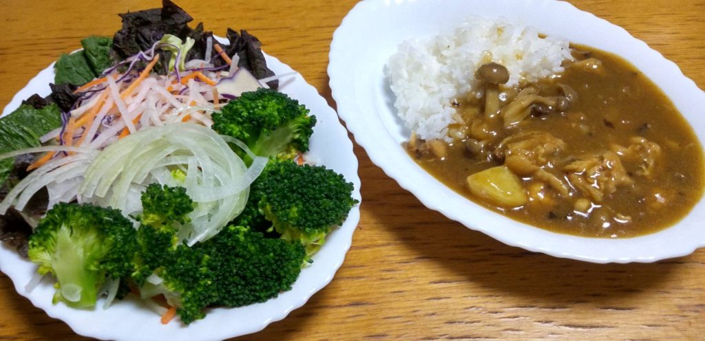 夕食は鶏カレー