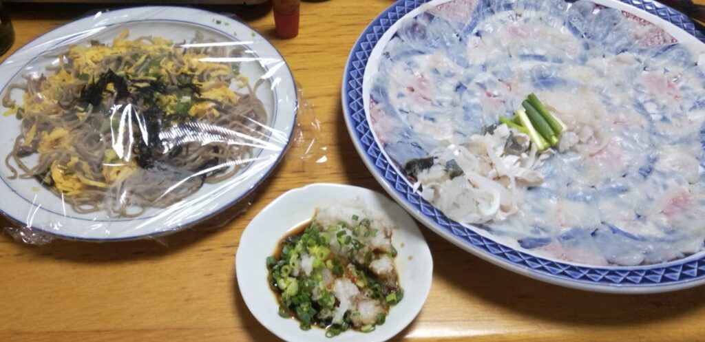 孫が切ったフグ刺し