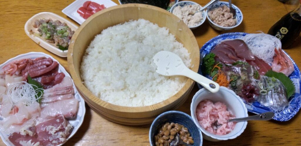 総勢８人大変な量の手巻き寿司