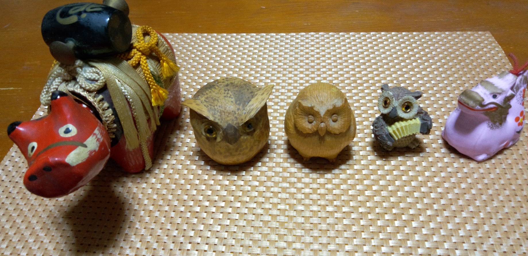 サイドボードの上を掃除