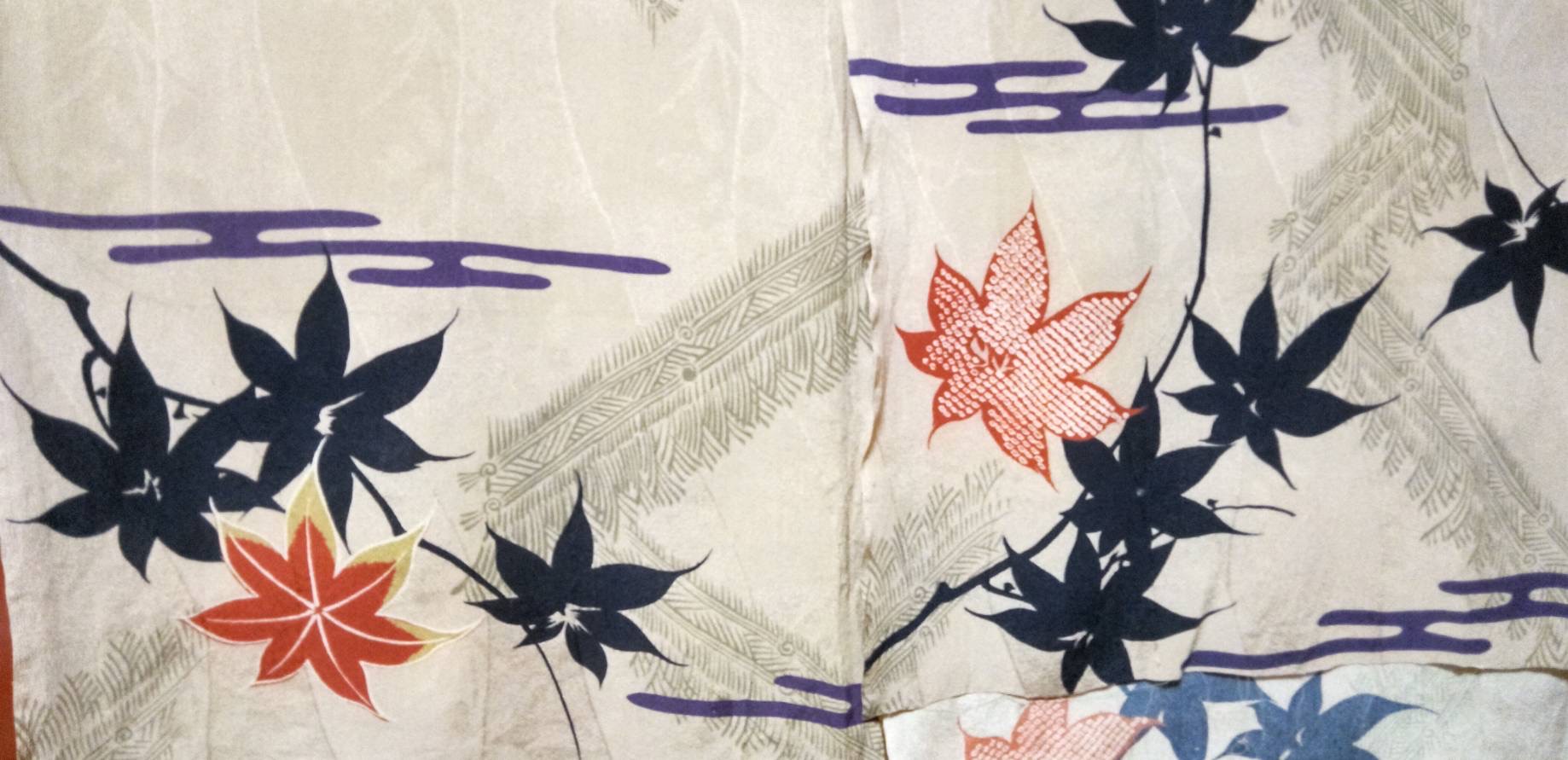 骨董市にて買った古布の縮緬の羽織