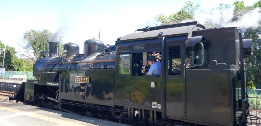 SLが走ってきた