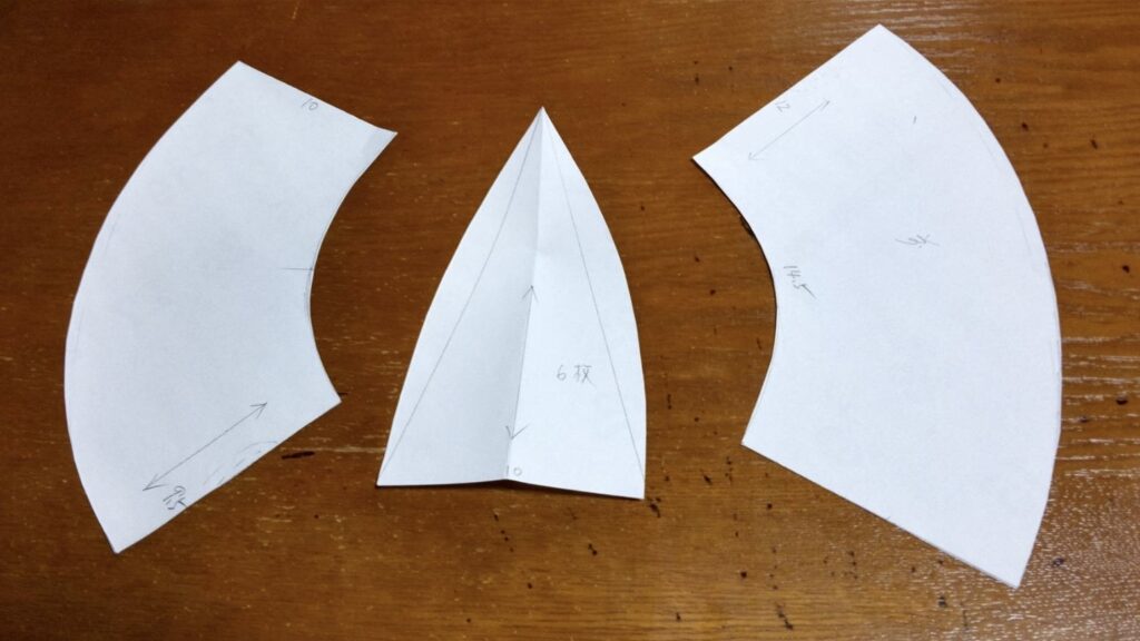 つば広の帽子を製図