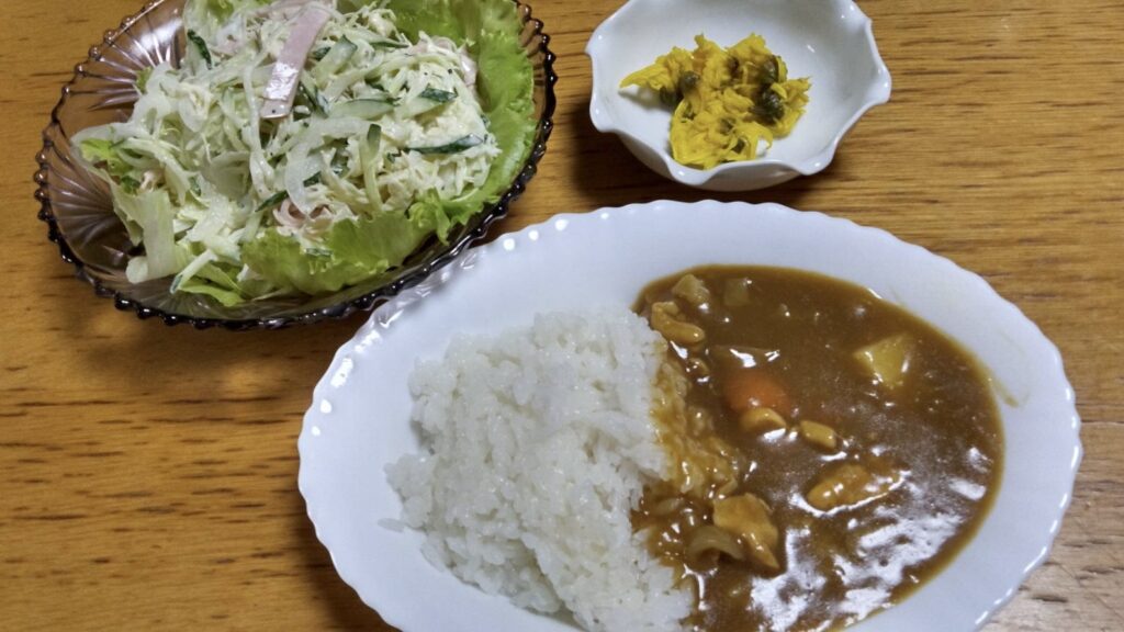 夕食はチキンカレー