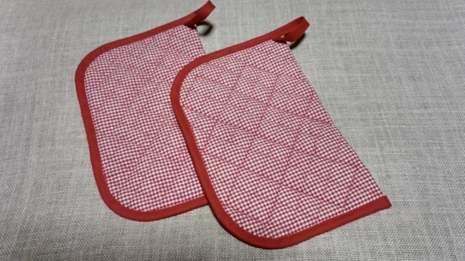 赤のキルト布で創った鍋つかみ