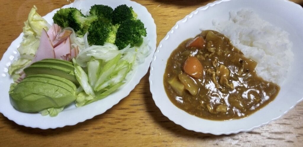 夕食は簡単にカレーライス