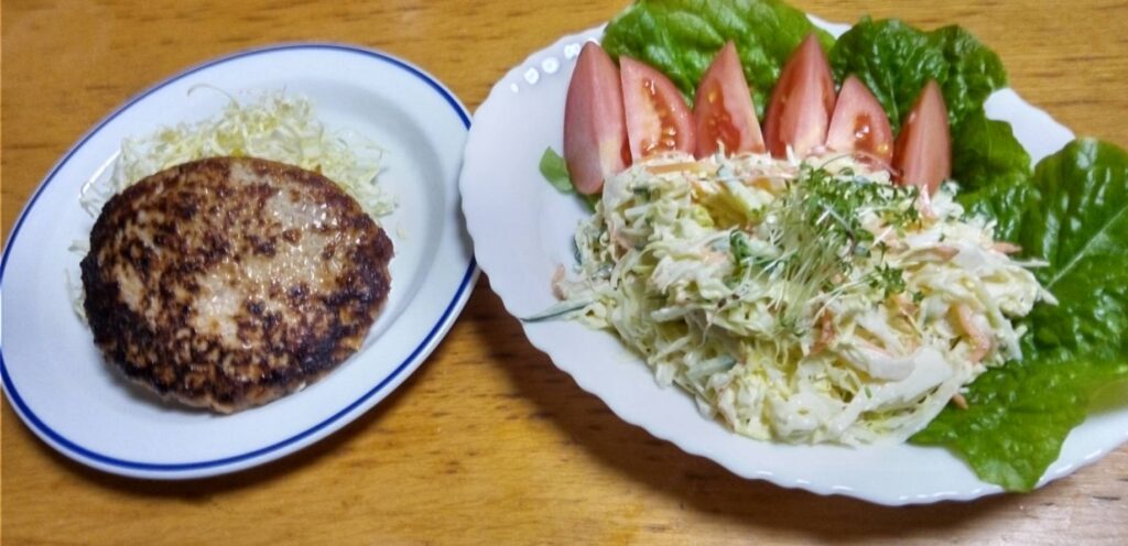夕食はハンバーグ