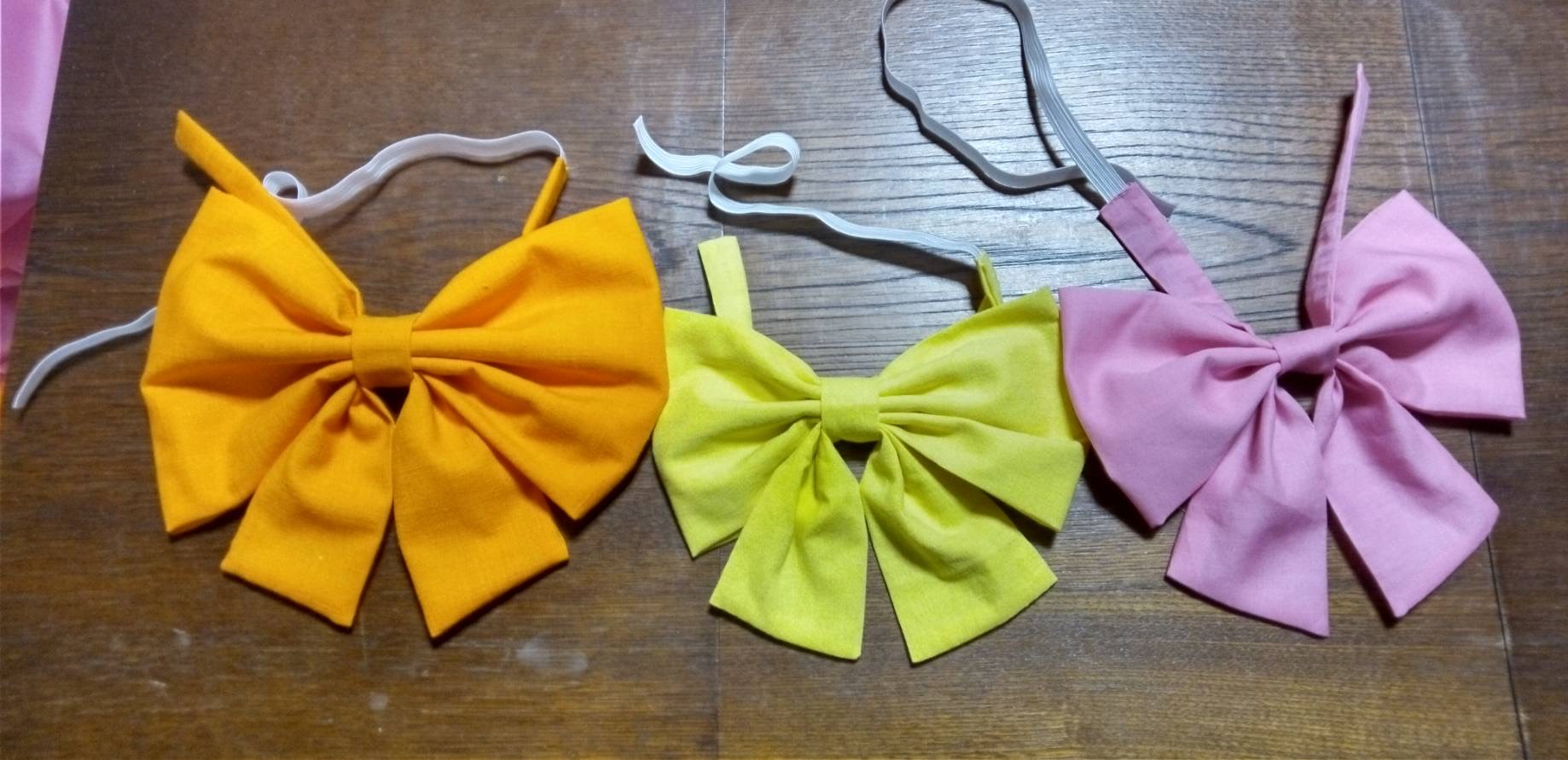 三色のリボン飾りを創りました