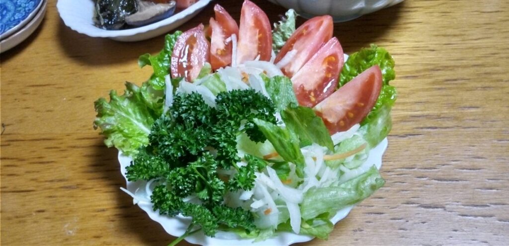 自家製サラダ菜・パセリを野菜サラダに