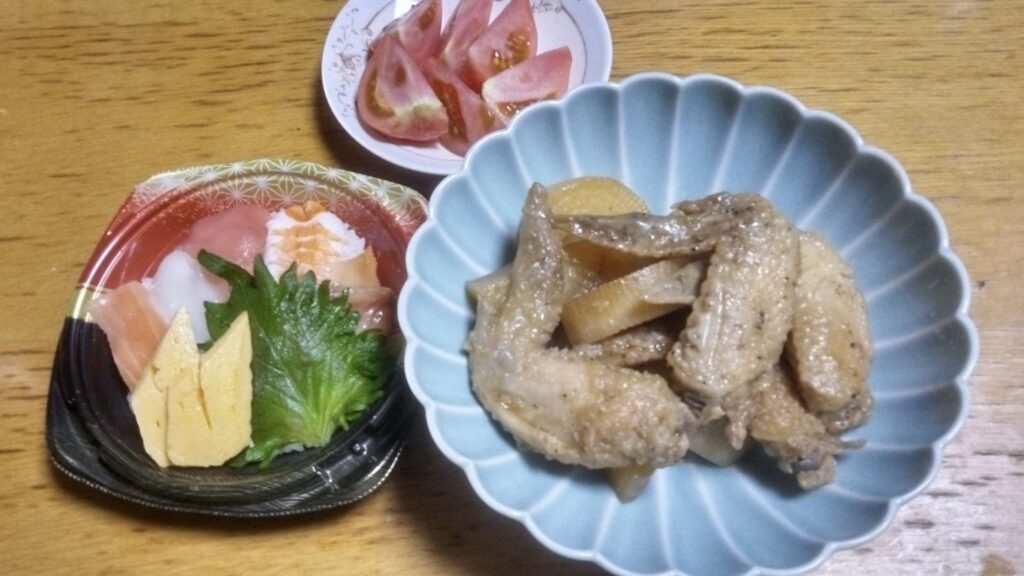 大根と揚げた鳥手羽先の煮物