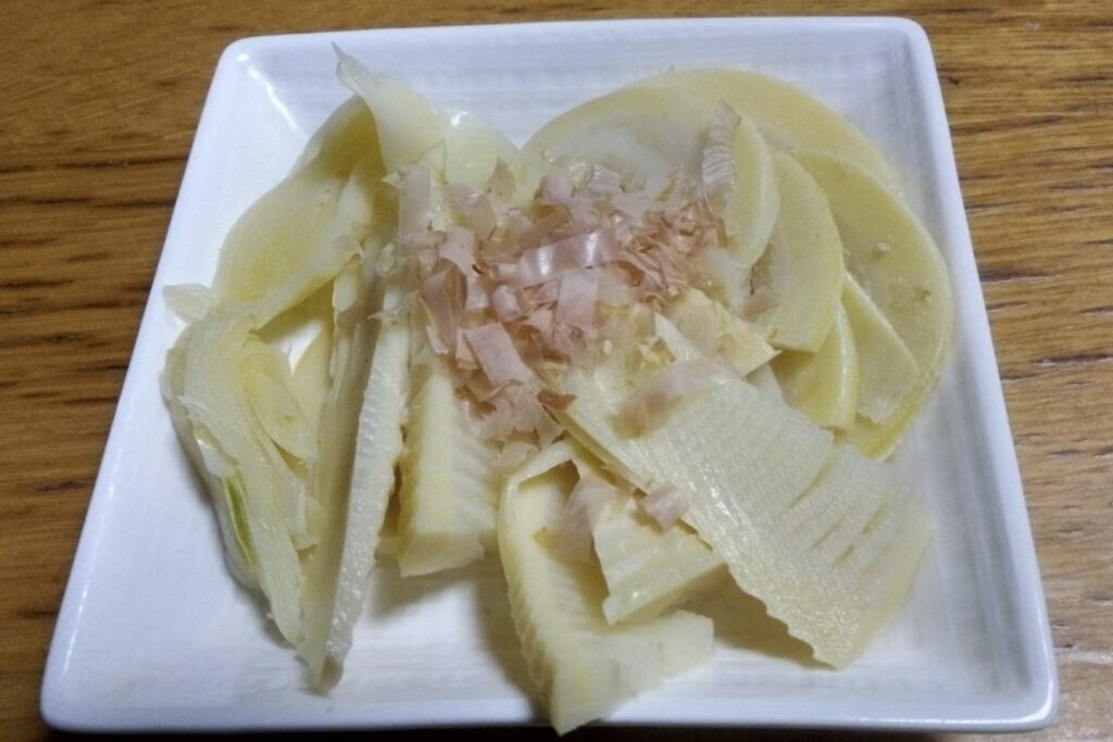 茹でたタケノコの穂先