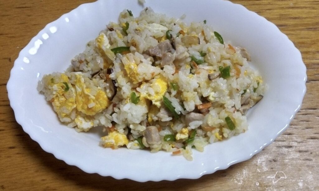 夜は、塾に行くという。
お腹空くだろうと、チャーハンを作った。