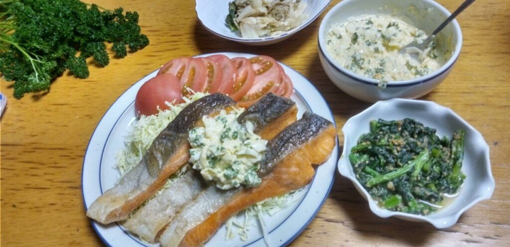 サーモンのタルタルソースかけ