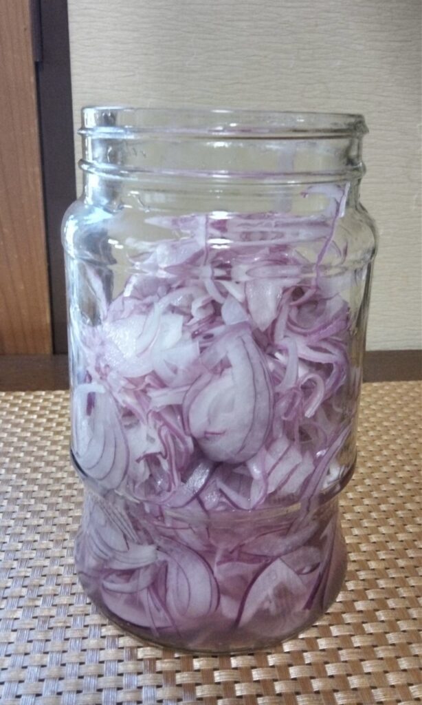 紫玉ねぎを甘酢漬けに