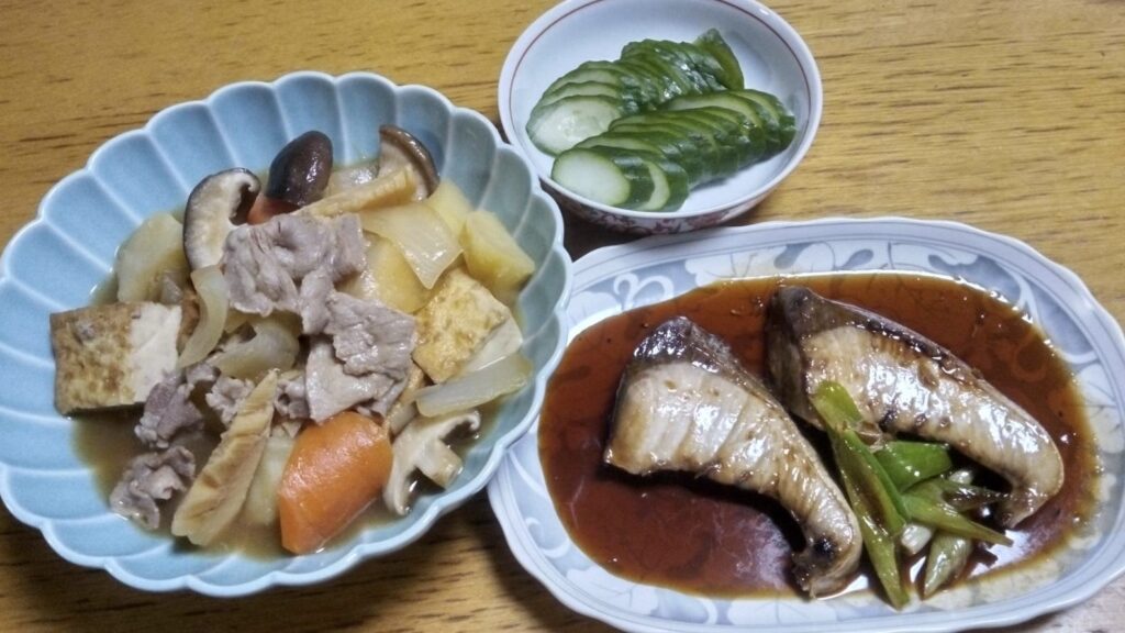 夕食はブリの照り焼きと肉じゃが