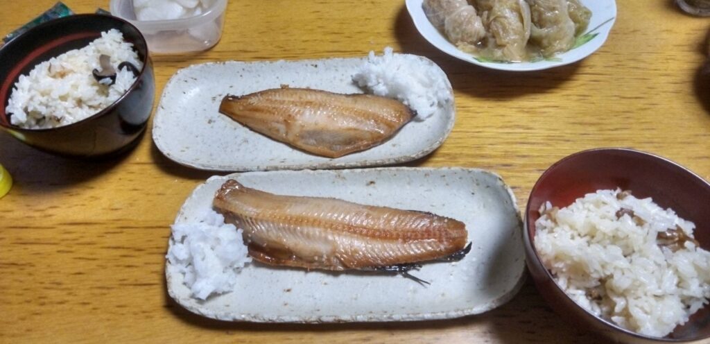 夕食は頂いた炊き込みご飯