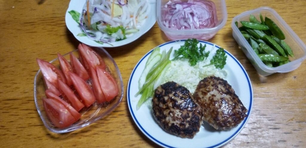夕食はハンバーグを作った