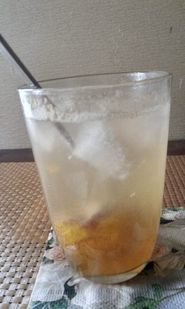 自家製梅シロップの炭酸割りジュース