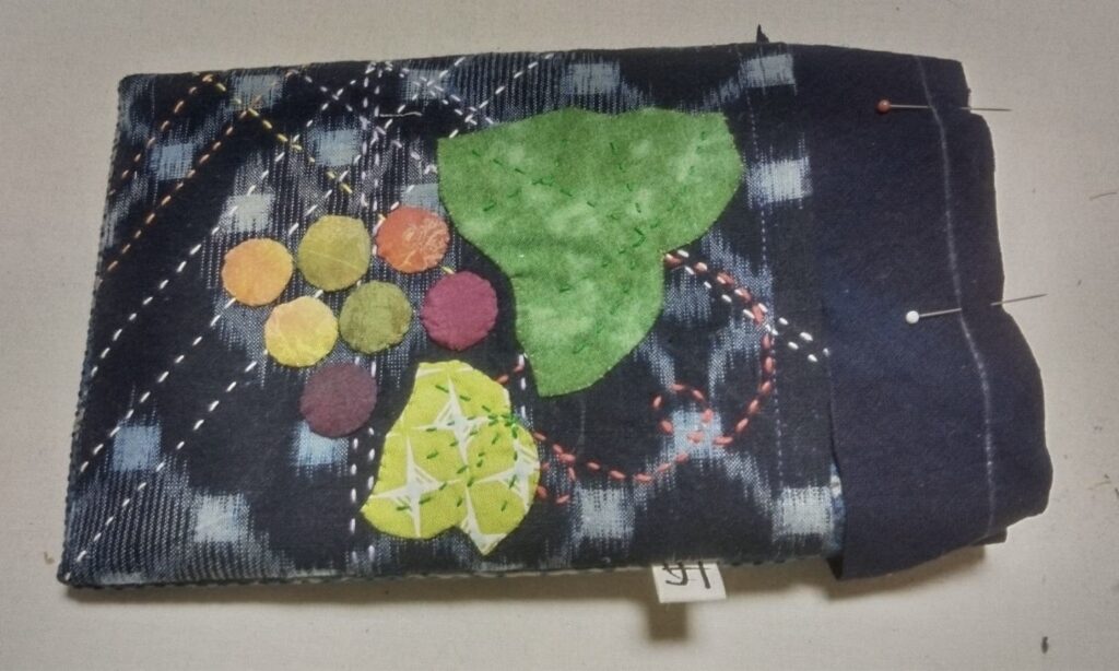 刺し子とぶどうのアップリケのポーチ