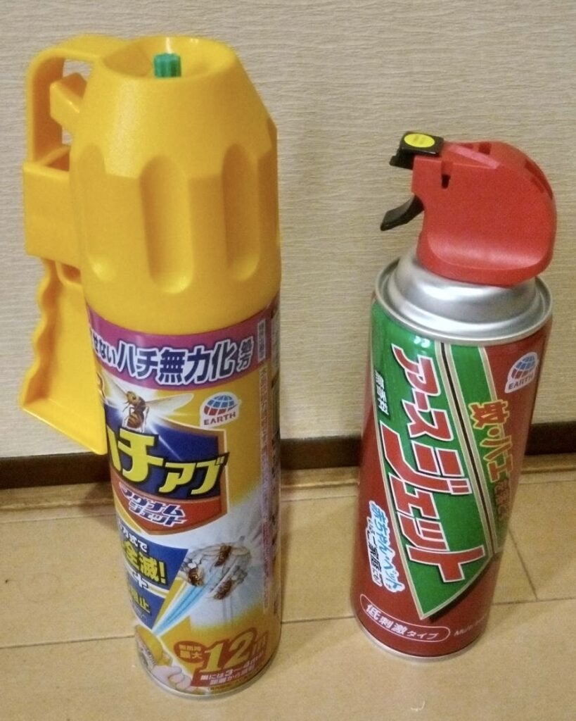 ハチ用と蚊用の虫除けスプレー