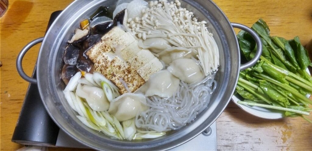 冷凍の水餃子でお鍋に