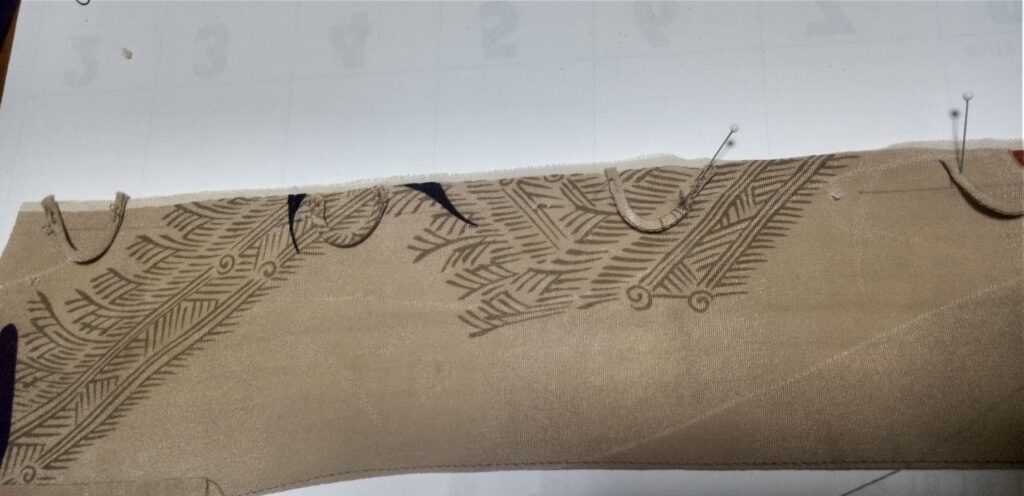 布ループは細いのでミシンで