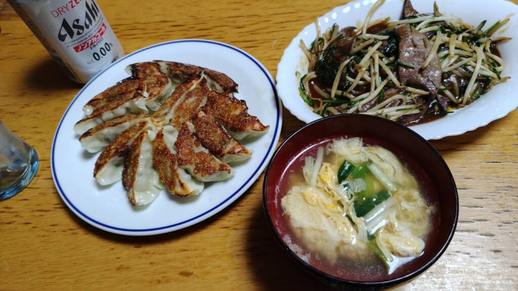 レバニラ・餃子・ワンタンスープ
