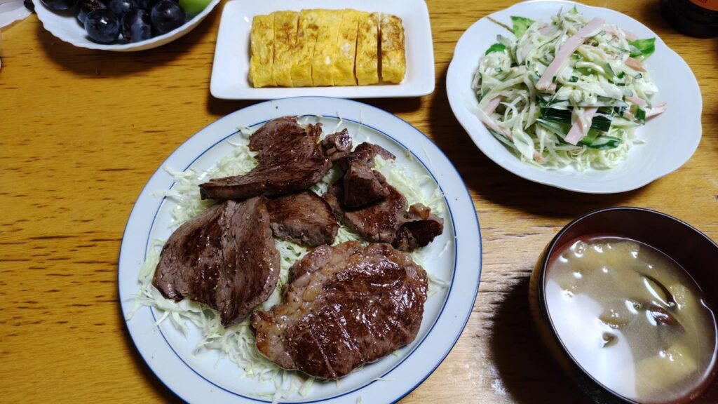昨夜ご飯は冷凍のステーキ